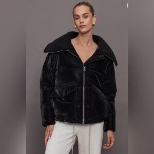 VARLEY Roseville Short Down Fill Puffer black Sz: Small